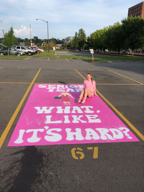 Cute Parking Spot Painting Ideas, Highschool Parking Spot Ideas, Painted Parking Spaces Ideas, Senior Year Diy, Parking Lot Painting, Grad Party Theme, High School Graduation Pictures, Fun Chalk Art, Senior Year Things