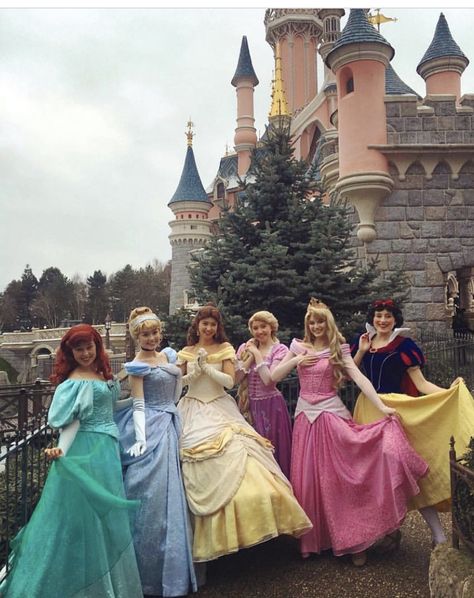 Disney Princess Adult Costume, Disney World Princess, Real Disney Princesses, Nama Korea, Disneyland Princess, Disney Parque, Official Disney Princesses, Disney Live Action Movies, Disney World Characters