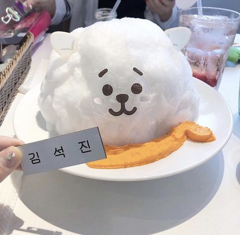 Bt21 Food Art, Aesthetic Bear Cake, Postres Aesthetic Korean, Korean Cake Bear, Sanrio Dessert Aesthetic, Bts Cake, Korean Cake, Coffee Recipes Starbucks, Kawaii Dessert