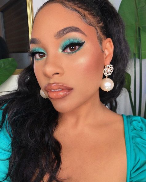 Sliver Makeup, Teal Eye Makeup, Mint Eyeshadow, Turquoise Makeup, Mint Makeup, Turquoise Eyeshadow, Teal Eyeshadow, Teal Makeup, Brown Girls Makeup