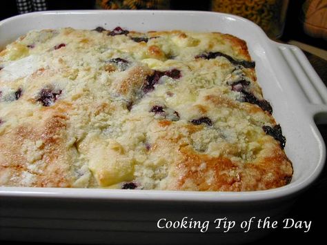 Cooking Tip of the Day: Blueberry Cream Cheese Coffee Cake Blueberry Cream Cheese Coffee Cake, Cheese Coffee Cake, Bakery Breakfast, Crumb Cakes, Cream Cheese Coffee Cake, Special Breakfast, Berry Recipes, Blueberry Coffee Cake, Delish Desserts