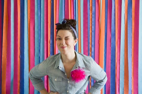 Tape paper streamers along the length of a wall. | 28 Decorating Tricks To Brighten Up Your Rented Home Diy Fotokabine, Diy Streamers, Photobooth Backdrop, Crepe Paper Crafts, Photography Backdrops Diy, Streamer Backdrop, Crepe Paper Streamers, Diy Photo Backdrop, Boda Diy