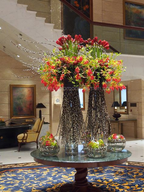 Solomon  Bloemen  This would be a gorgeous entrance or buffet piece. lr Flower Arrangements Christmas, Hotel Flower Arrangements, Flower Arrangements Artificial, Hotel Flowers, Large Floral Arrangements, Large Flower Arrangements, Corporate Flowers, Home Floral Arrangements, Flower Installation