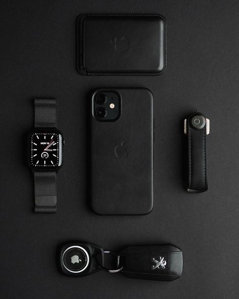 Iphone Products, Electronic Gadgets For Men, Edc Essentials, All Apple Products, Basic Essentials, Tech Bag, Apple Technology, Iphone Obsession, Black Apple