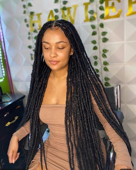 Unlock the secrets of Faux Locs with our comprehensive guide! Learn how to create the perfect style, discover top trends, and master the art of this stunning protective hairstyle. Click the article link for more photos and inspiration like this // Photo Credit: Instagram @hawlee_creation // #butterflyfauxlocs #crochetfauxlocs #fauxlocs #fauxlocshair #fauxlocsinspiration #goddessfauxlocs #hair #hairart Goddess Braids Faux Locs, Goddess Faux Locs Styles, Cute Faux Locs Hairstyles, Faux Locs Hairstyles For Women Long, Aesthetic Faux Locs, Styling Faux Locs Hairstyles, Faux Locks Hairstyle, False Locs, Protected Hairstyles