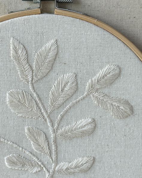 Embroider Leaves, Monochrome Embroidery, Leaves Embroidery, Botanical Floral Art, Embroidered Leaves, Kantha Work, Embroidery Floral, Diamond Choker, Four Leaves