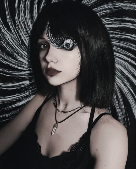 Junji Ito Halloween Costume, Black Hair Anime Cosplay, Female Horror Costumes, Junji Ito Costume, Souichi Tsujii Cosplay, Easy Cosplay Ideas Women Anime, Short Hair Costume Ideas Halloween, Junji Ito Makeup, Cosplay Ideas Women Anime