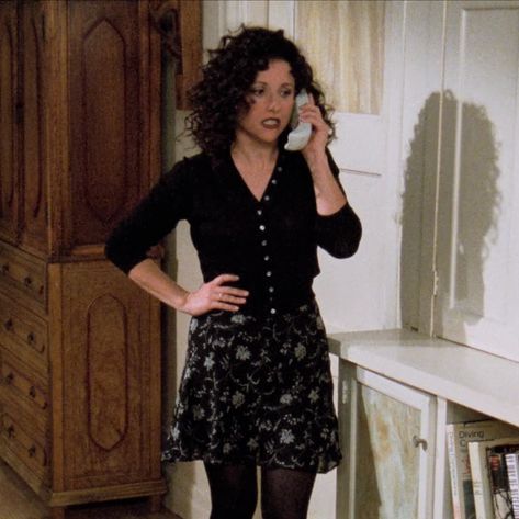 Elaine Fashion Seinfeld, Elaine From Seinfeld Costume, Seinfeld Aesthetic Outfits, Elaine Seinfeld Costume, Seinfeld Elaine Style, Elaine Outfits Seinfeld, Elaine Seinfeld Aesthetic, Elaine Benes Fashion, 90s Tv Outfits