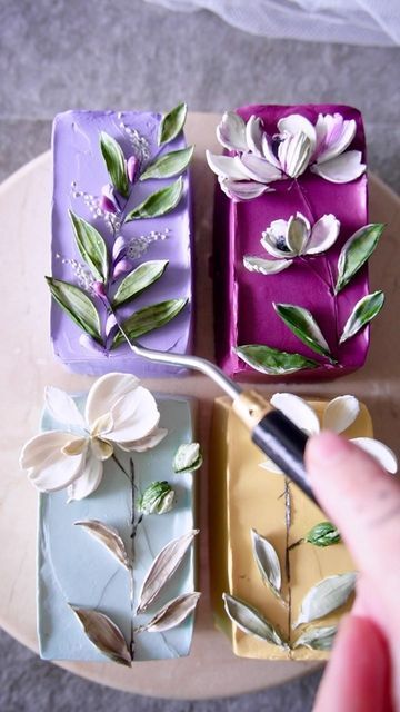 Buttercream Palette Knife Flower Cake, Cake Palette, Palette Flowers Cake, Palette Knife Cookies, Knife Flower Cake, Palette Knife Cupcakes, Pallete Knife Cake Design, Palette Cake, Palette Knife Flowers