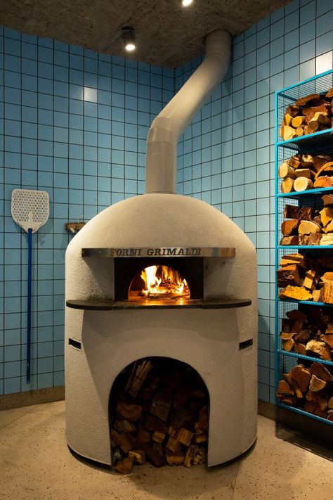 Pizza Design Ideas, Pizzeria Interior Design, Commercial Pizza Oven, Pizza Store, Pizzeria Design, Teal Door, Small Pizza, Oven Design, Pizza House