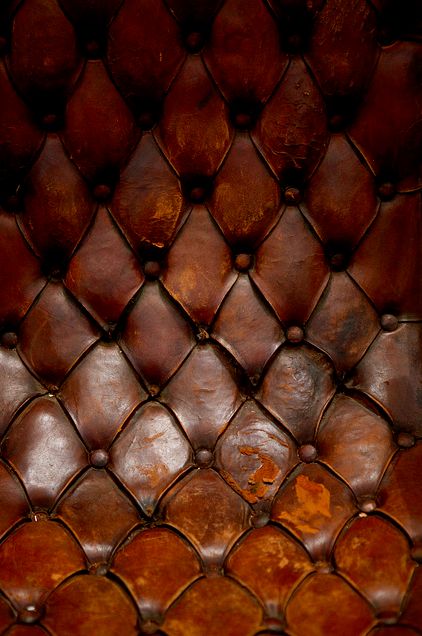 Old Hollywood Bedroom, Hollywood Bedroom, Bitter Chocolate, Tufted Leather, Design Exterior, Materials And Textures, Chestnut Brown, Color Textures, Leather Chair