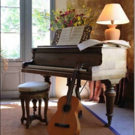 Piano Decor, Piano Stool, Piano Room, Grand Piano, Music Studio, Music Room, Music Love, Piano Music, Beautiful Space