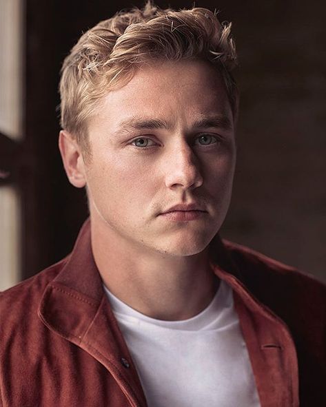 #benhardy for @20thcenturyfox #bohemianrhapsody photographed in #London. This movie is EVERYTHING. Nov 2, opening ⭐️ produced by @debsberry… Benjamin Hardy, Ben Jones, Borhap Cast, Roger Taylor Queen, Ben Hardy, Half Brother, Roger Taylor, Queen Band, Hot Actors