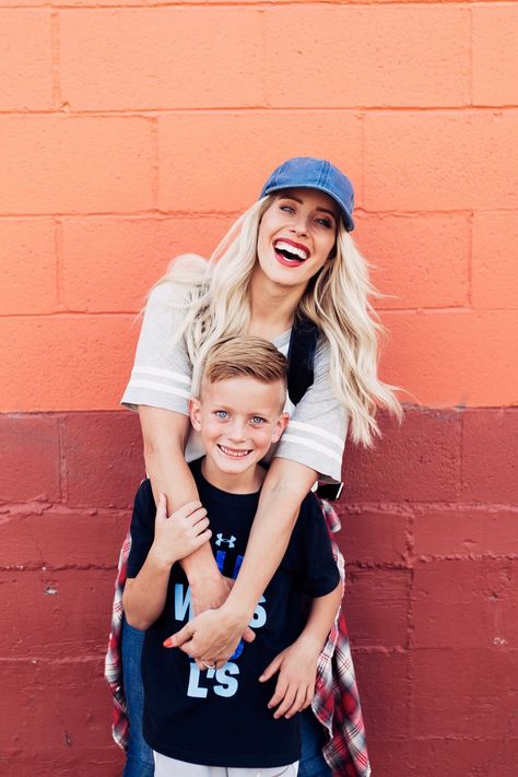 Casual Mom And Son Photos, Mother Son Picture Outfit Ideas, Mom Son Poses, Son And Mom Pictures, Mom And Son Poses Photo Ideas, Mother Son Pics, Mom And Teenage Son Photo Ideas, Mom And Son Picture Ideas, Mother Son Picture Ideas