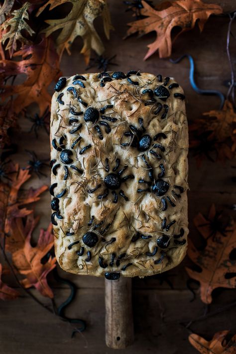 Black Olive Spiders, Spider Focaccia, Spooky Cottagecore Aesthetic, Spooky Dinner Party Decor, Recipes For House Warming Party, Garlic Bread Halloween, Foccacia Bread Halloween, Spooky Baked Brie, Horror Dinner Party