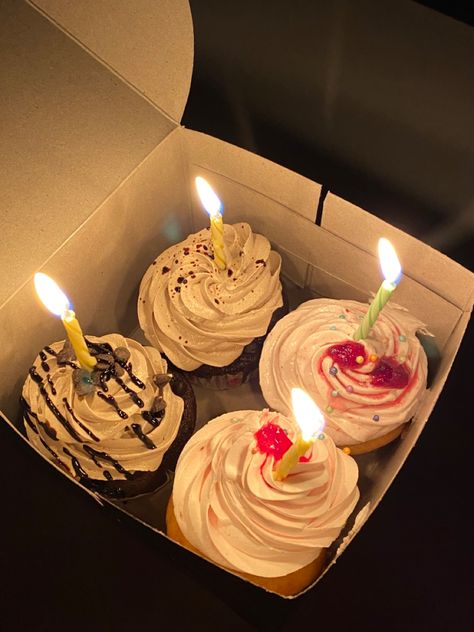 Birthday Cupcakes Aesthetic, Cupcakes With Candles, Post Birthday Celebration, Cupcake Aesthetic, Cake Snap, Cupcakes Aesthetic, Birthday 27, Cupcake Photography, Cake Story