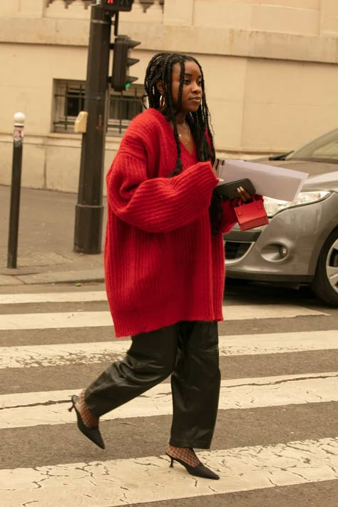 Nyc January, Red Black Outfit, Paris Fall Fashion, 2nd Semester, Nyc Spring, Street Style Fall Winter, Nyc Fall, 2022 Style, Knitted Clothes