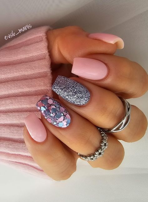 Nail Art For Party, Vacation Nails Beach Jamaica, Luminary Nails Design Simple, Short Squoval Nails Design Classy, Grey And Pink Nail Ideas, Dolly Parton Nails, Girly Nail Ideas, Bahamas Nails, Celebration Nails