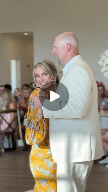 Nikki | Montana Wedding Content Creator on Instagram: "Saylor & Brady dedicated their first dance to their parents 🥹🤎 such a fun & sweet way for them to honor their love for them! 

bride: @saylorschlauch 
groom: @bradydeck13 
wedding content creator: @keepcandid 
photographer: @jill.jones.photography 
hair: @baileyoday 
mua: @lolabeautyatx 
venue: @eventsatthearlo 
planner: @westmonroeevents_ 
florist: @remiandgold 

#bridesmaids #firstdance #bridalparty #weddingsurprise #wedding #weddingideas #weddinginspo #weddingcontent #weddingcontentcreator #destinationwedding #texaswedding #texasbride #bride #bridal #2024wedding #weddingtrends #weddingvideo" Parents Dance At Wedding, Jill Jones, Bride Dance, Wild Wedding, Wedding Content, Photography Hair, Montana Wedding, Wedding Video, Bride Bridal