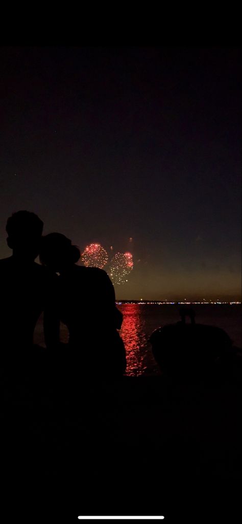 couple | fireworks | couple goals | silhouette | firework background Couple Watching Fireworks, Fireworks Couple, Firework Background, Watching Fireworks, Fireworks Background, Fire Works, Beach At Night, Twin Flames, Don't Compare