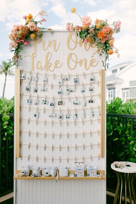 Polaroid Pictures Display, Polaroid Photo Booths, Creative Guest Book, Wedding Photo Walls, Polaroid Wedding, Wedding Photo Display, Wedding Reception Signs, Creative Wedding Photo, Wedding Display