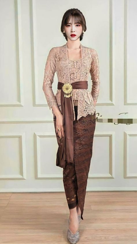 Wisuda Style Kebaya, Model Kebaya Wisuda, Kebaya Simple, Model Dress Kebaya, Kebaya Lace, Baju Kahwin, Kebaya Wedding, Kebaya Modern Dress, Fesyen Islam