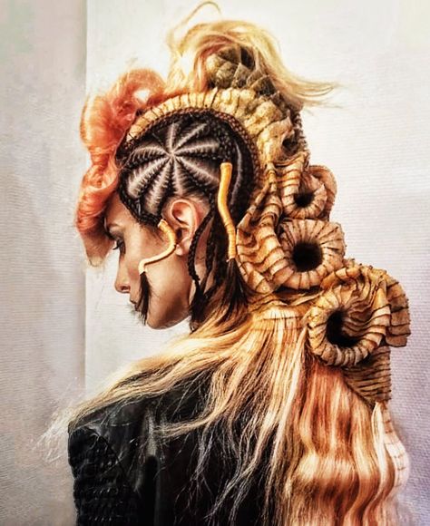 436 Me gusta, 24 comentarios - sylvestre (@sylvestre_finold) en Instagram: "One of my favourite look I’ve created since I’ve been doing Avantgarde hair, from 2019 at the…" Sci Fi Hairstyles, Worldbuilding Culture, Hair Competition, Avant Garde Hair, Artistic Hair, Shooting Photo, Naha, Fantasy Fashion, Hair Designs