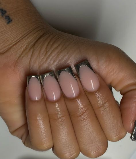 Silver Tip Nails Square, Sliver Chrome French Nails, Sliver Chrome Nails Designs, French Tip Nails Sliver, Sliver Nails Ideas French Tip, Silver Chrome Tips Nails, Silver Chrome Nails Black Women, Sliver Tip Nail, Chrome Sliver Nails