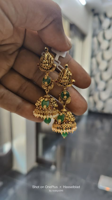 Latest Gold Jewellery Indian, Jumkas Antiques, Ear Rings Simple, Buttalu Designs, Gold Jewellery Indian, Gold Jumkas, Gold Buttalu, Pretty Gold Necklaces, Heavy Jewelry