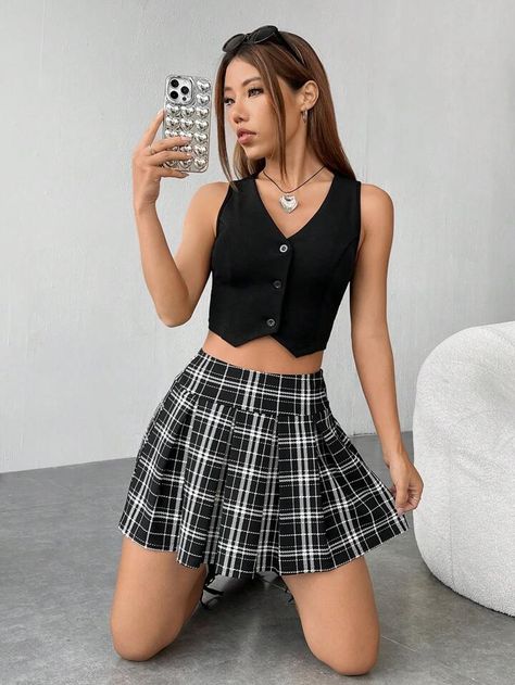 Plaid Black And White Skirt Outfit, White Skirt Outfits, Tartan Skirt, Checkered Skirt, Printed Pleated Skirt, Black And White Skirt, Lovely Clothes, Tennis Skirt, Plaid Print