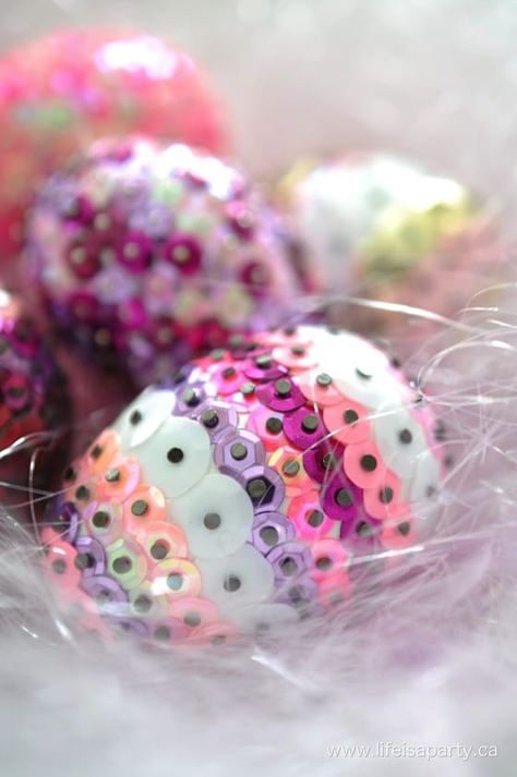 Sequin Easter Eggs: Easy diy sequin Easter eggs made from styrofoam Easter eggs. Make them with any pattern and in any colours, and use year after year. Sequin Easter Eggs, Sequin Eggs, Styrofoam Eggs, Eggs Craft, Easter Egg Projects, Diy Sequin, Acorn Crafts, Easter Egg Crafts, Easter Eggs Diy