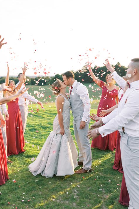 Throwing Petals Wedding, Throw Flower Petals At Wedding, Wedding Throwing Petals, Throwing Flowers At Wedding, Throwing Flower Petals At Wedding, Flower Toss, Wedding Throw, Wedding Photography Bridal Party, Petal Toss