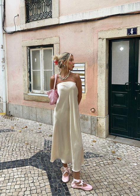 Pink Flats Outfit, Casual Flats Outfit, French Style Outfits, Look 2023, Sofia Coelho, Minimalist Fashion Outfits, Pink Ballet Shoes, Casual Outfit Inspiration, 90s Fashion Outfits