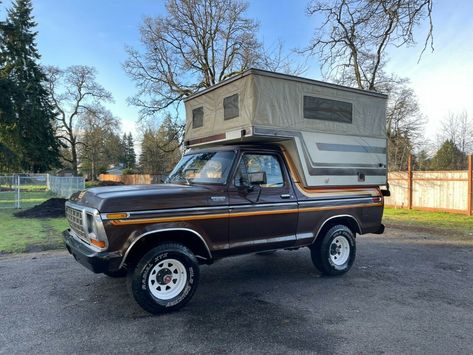 This 1979 Ford Bronco is said to run well with minimal rust and combines the rare Free Wheelin' and Hallmark camper conversion packages. #Bronco, #Ford, #FreeWheelin Bronco Camper Conversion, Bronco Camping, Camping Inspo, 1978 Ford Bronco, Old Bronco, 1979 Ford Bronco, Bronco Ford, House Van, Truck Bed Camper