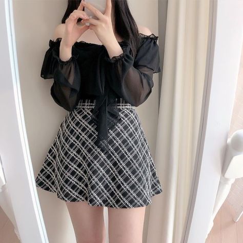 Skirt And Top Korean Style, Outfit Korean Style, Rok Mini, Aesthetic Dress, Cute Skirt Outfits, Clothes Korean Style, Women Dresses Classy, Trendy Fashion Tops, Kawaii Fashion Outfits