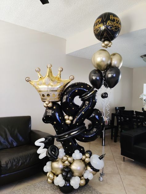 Black And Gold Balloon Bouquet, Balloons Black And Gold, Golden And Black Balloon Decoration, 30th Birthday Balloons Black And Gold, Black And Gold Balloon Circle Arch, 15th Birthday Decorations, Best Birthday Surprises, Party Balloons Diy, Surprise Birthday Decorations