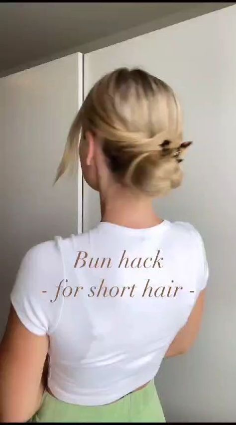 Bun Hack For Short Hair, Rugby Hairstyles, Hairstyles Buns, Bun Hack, Short Hair Bun, Hairstyles Bun, Hair Upstyles, Easy Hair Updos, Hairdos For Short Hair