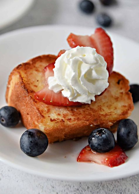 Toasted Angel Food Cake, Angel Food Sheet Cake, Strawberry Facts, Maple Whipped Cream, Angel Food Cake Desserts, Strawberry Bread, Layered Desserts, Strawberry Cream Cheese, Angel Cake