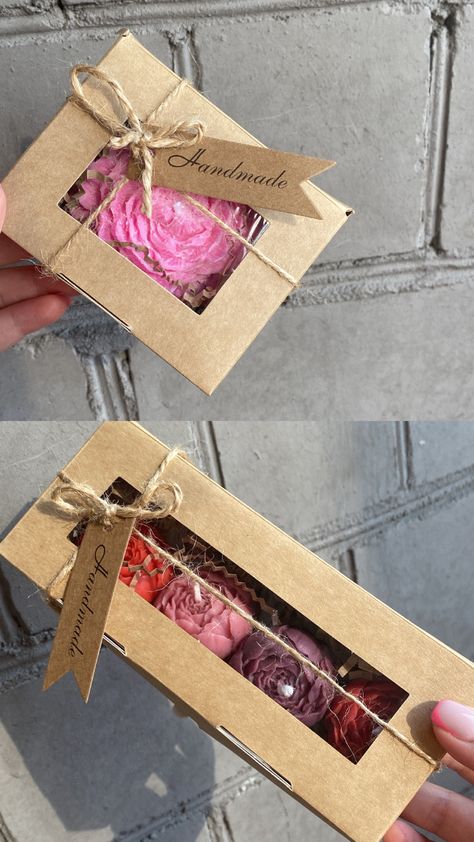 Candle Packing Ideas, Candle Packaging Ideas Boxes, Candle Packing, Candles Box, Wax Melts Packaging, Candle Bouquet, Candle Making Recipes, Beeswax Candles Diy, Soap Packaging Design