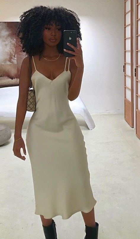 Feminine Outfits Black Women, Mini Dress Graduation, Femininity Aesthetic, Outfit Elegantes, Black Women Dress, Mini Dress Outfit, White Mini Dress Graduation, Girls Black Dress, White Mini Dress Outfit