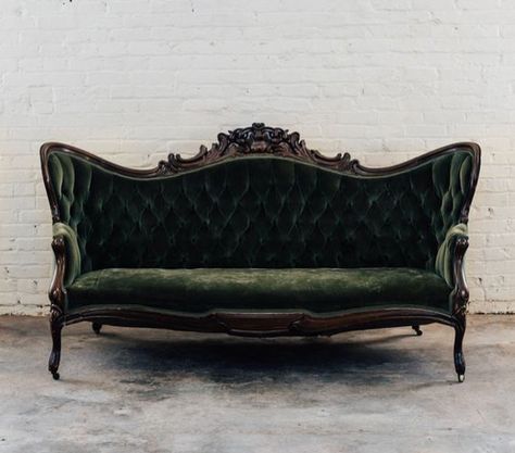 Victorian green velvet couch Green Couch Velvet, Dark Green Velvet Couch, Velvet Couch Aesthetic, Victorian Sofas, Vintage Velvet Furniture, Green Velvet Chairs, Victorian Green, Green Victorian Aesthetic, Victorian Salon