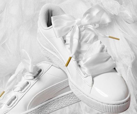 Where to buy designer, wedding appropriate sneakers for brides and bridal parties. Sneakers For Wedding, Wedding Sneakers For Bride, Bride Sneakers, Bridal Sneakers, Wedding Renewal, Minimalist Bride, Wedding Moodboard, Wedding Sneakers, Bridal Parties