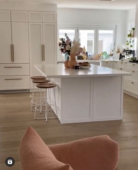 Sarah’s Day Kitchen, Sarah’s Day House, Sarahs Day House, Home Vibes Aesthetic, Kitchens 2022, White Coastal Kitchen, Kitchen Fixer Upper, Tan House, Boho Kitchens