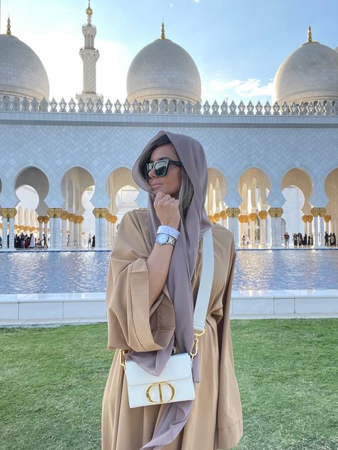 Dubai Travel Outfit, Dubai Outfits For Women, Dubai Desert Outfit, Dubai Photography Ideas, Dubai Fashion Women, Dubai Picture Ideas, Dubai Outfits Ideas, Dubai Photoshoot, Dubai Outfit