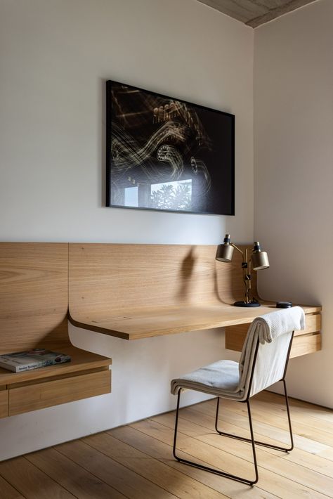 São Paulo apartment by Pascali Semerdjian showcases Brazilian design Hotel Guestroom, Wood Library, Study Corner, Timber Walls, Joinery Details, Office Nook, Eclectic Furniture, Vintage Floor Lamp, Black Side Table