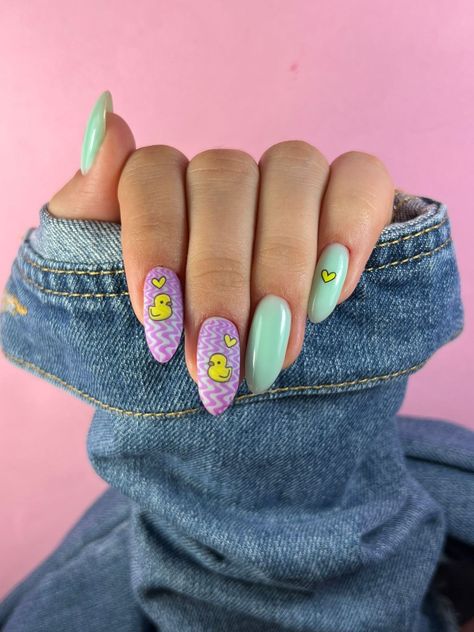 Nails With Duck Design, Cute Ducks Nails, Duck Nail Art Design, Nails With Ducks On Them, Ducky Nails Design, Duck Nails Design Ideas, Nails With Ducks, Duck Design Nails, Rubber Duck Nails