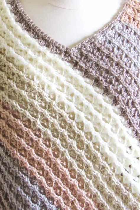 Poncho Tutorial, Crochet Poncho Patterns Easy, Crochet Boots Pattern, Poncho Crochet Pattern, Crochet Poncho Pattern, Poncho Au Crochet, Poncho Patterns, Caron Cakes, Textured Crochet