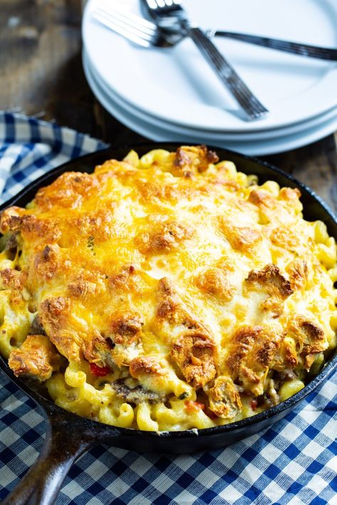 Breakfast Mac and Cheese with sausage and a biscuit topping. Tailgate Breakfast, Cheese For Breakfast, Early Breakfast, Slow Cooker Times, Mac Cheese Recipes, Breakfast Board, Nice Recipes, Baked Mac N Cheese, Weekend Breakfast