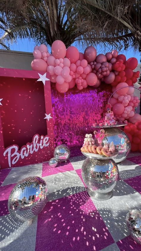 Dream Sleepover, Barbie Pool Party, Barbie Bachelorette, Barbie Party Decorations, Barbie Theme Party, Barbie Halloween, Barbie Birthday Party, Pink Birthday Party, Barbie Theme