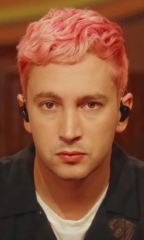 Tyler Joseph Portrait, Pink Hair Tyler Joseph, Tyler Joseph Pink Hair, Tyler Twenty One Pilots, Tyler Y Josh, Twenty One Pilots Wallpaper, Twenty One Pilots Aesthetic, Pilots Art, Misty Eyes